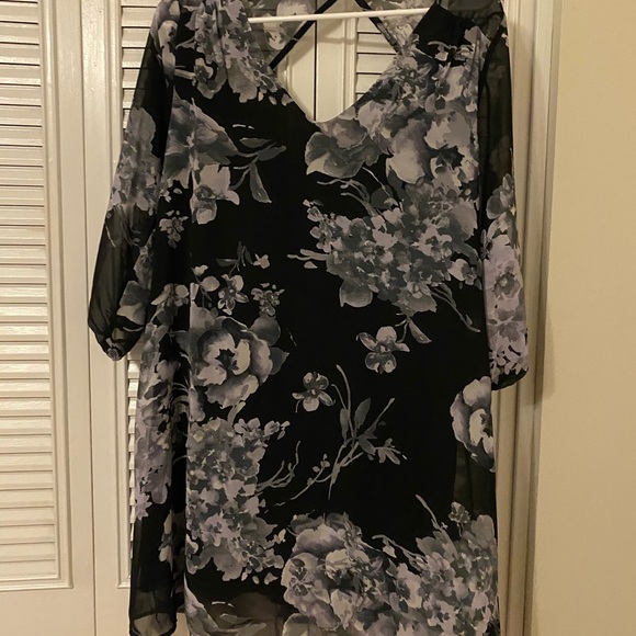 Trendy printed dress - Picture 1 of 3